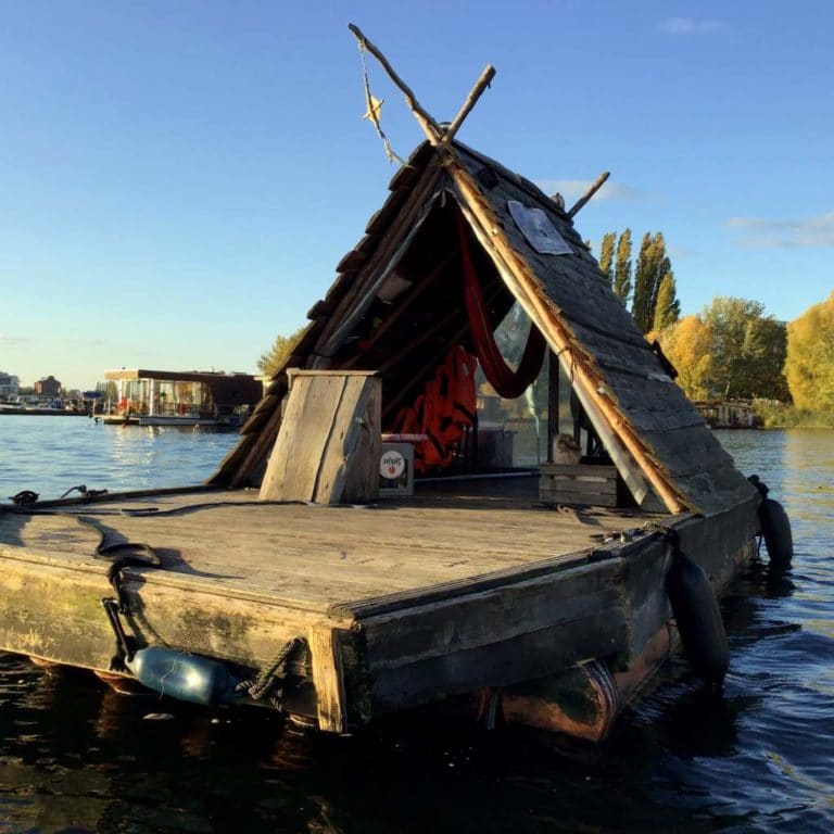 Tipi-Floß für max. 5 Personen, führerscheinfrei, mieten ab Leihstation Rummelsburg Floß & los!